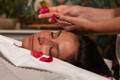 Rose, miele e olio d'oliva: quando i massaggi si praticavano con ci� che si aveva nell'orto